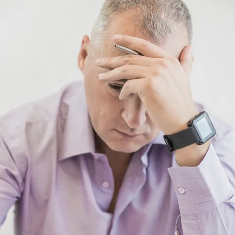 Empresário a rever números do negócio